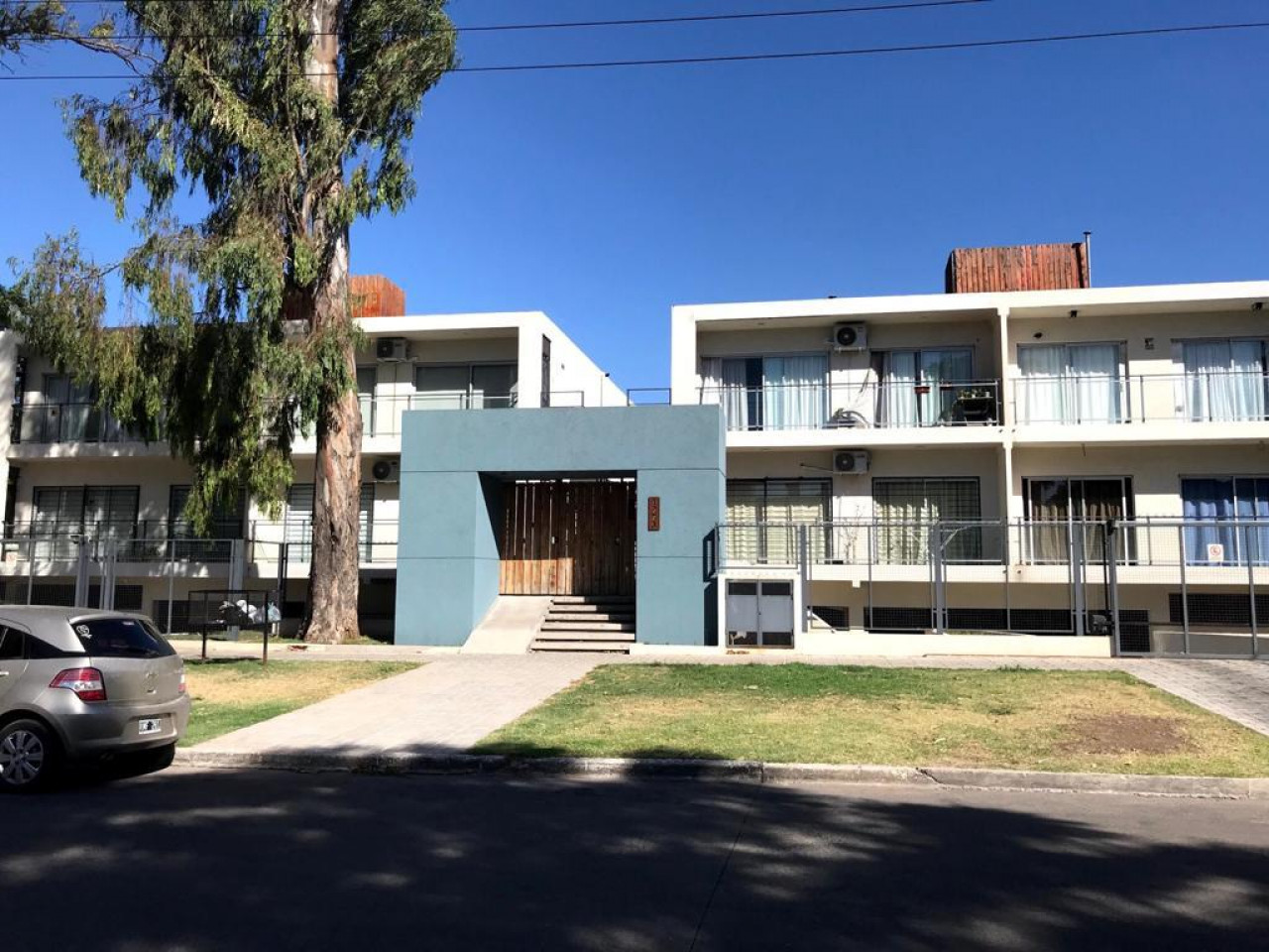 VENTAS DEPARTAMENTO DOS AMBIENTES EN COMPLEJO CON TRES COCHERAS SUBTERRANEAS